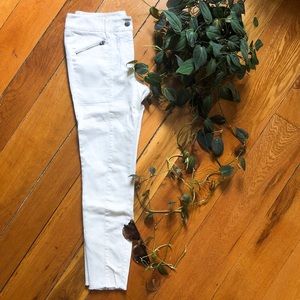 White skinny jeans